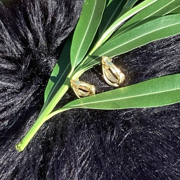 Vintage Trifari Blue Enamel & GoldTone Clip On Earrings - Picture 5 of 7